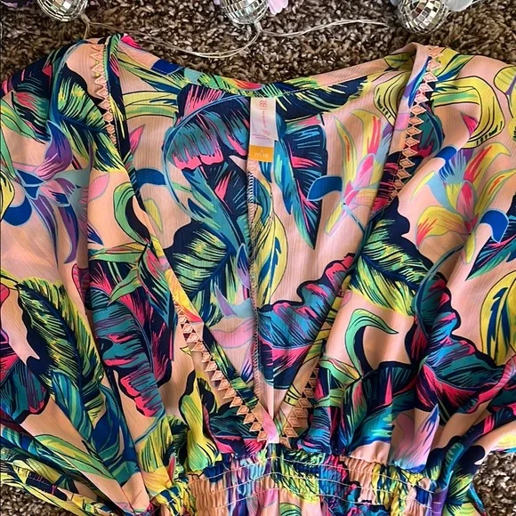 Vibrant Tropical Leaf Print Dress - Picture 4 of 11